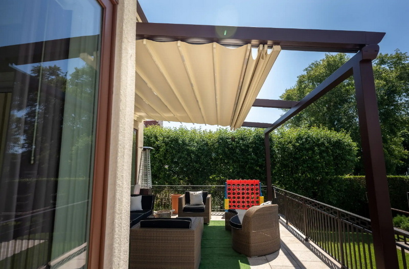 What Are The Benefits of An Aluminum Pergola with A Retractable Roof?