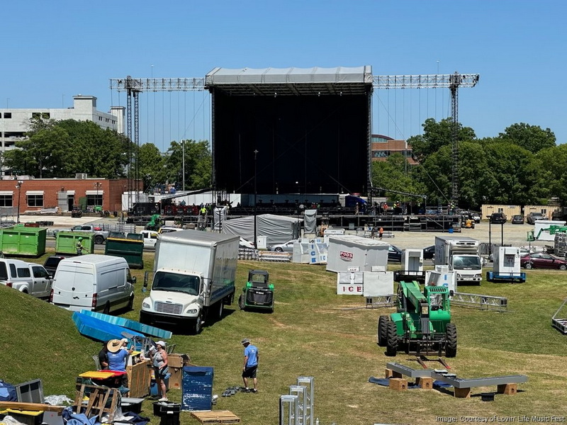 Is Darling's Waterfront Pavilion Outdoor?