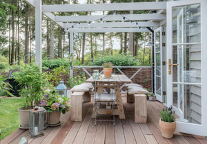 How To Combine Composite Decking And A Pergola for The Perfect Outdoor Retreat 1.jpg
