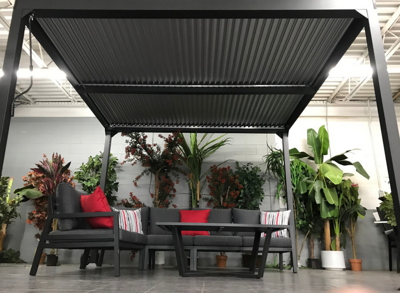aluminum louvered pergola with pull-down screen_2