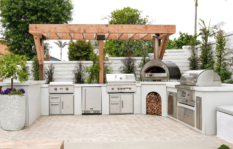 What Are the Key Features of a High-Quality Outdoor Kitchen Structure?