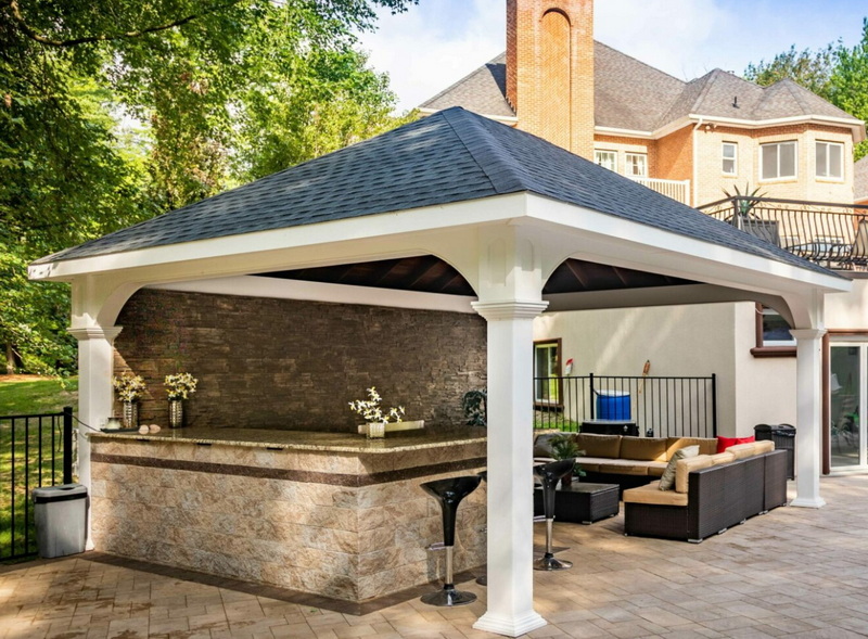 Modern Outdoor Kitchen