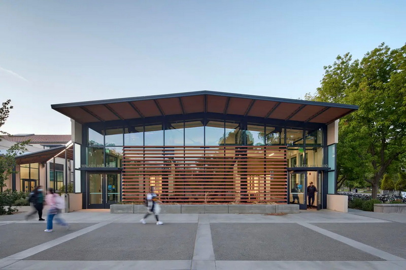 What Are the Unique Features of the Pavilion Structure at UC Davis?